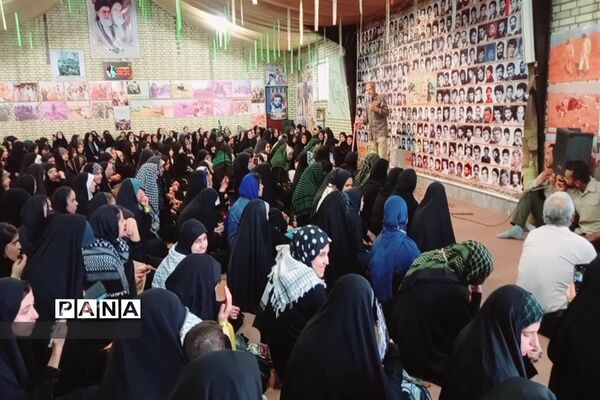 دانش آموزان  استان اصفهان  از منطقه جنگی ذوالفقاریه ء آبادان در اردوی راهیان نور
