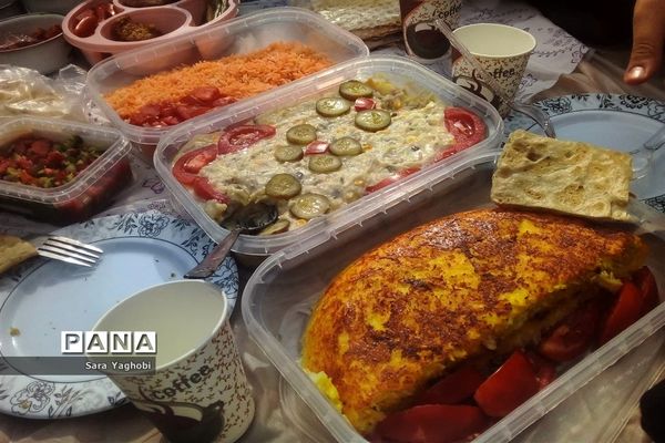 جشنواره غذای سالم در مدرسه عارفه شهر اراک