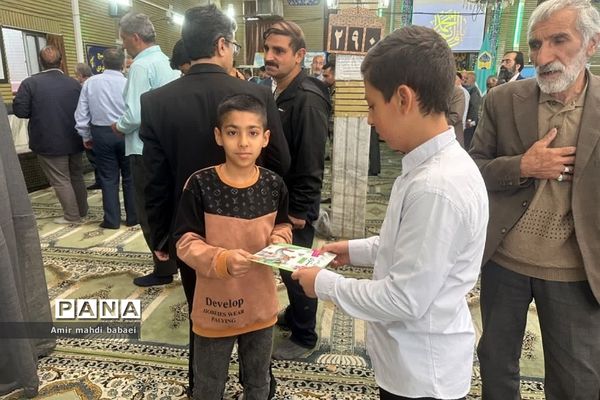 برگزاری نماز جمعه رودهن با حضور و مشارکت دانش‌آموزان بسیجی