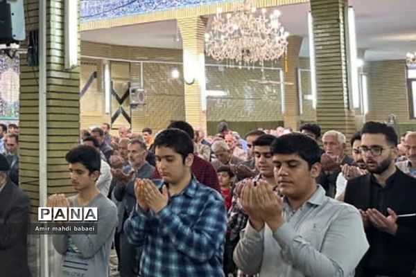 برگزاری نماز جمعه رودهن با حضور و مشارکت دانش‌آموزان بسیجی