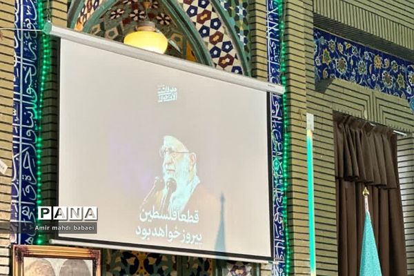 برگزاری نماز جمعه رودهن با حضور و مشارکت دانش‌آموزان بسیجی