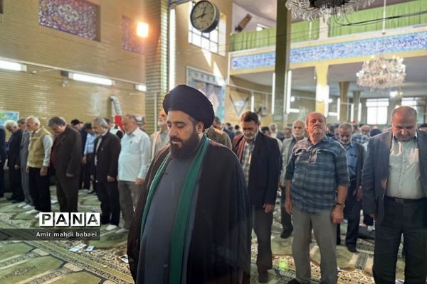 برگزاری نماز جمعه رودهن با حضور و مشارکت دانش‌آموزان بسیجی