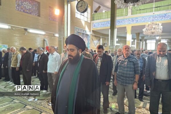 برگزاری نماز جمعه رودهن با حضور و مشارکت دانش‌آموزان بسیجی