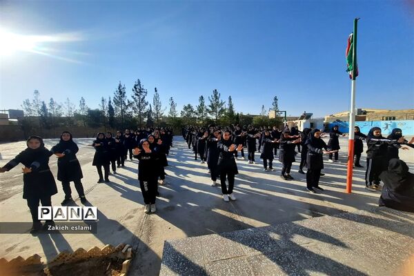 گرامیداشت هفته تربیت‌بدنی در دبیرستان متوسطه اول سمیه شهرستان خاتم