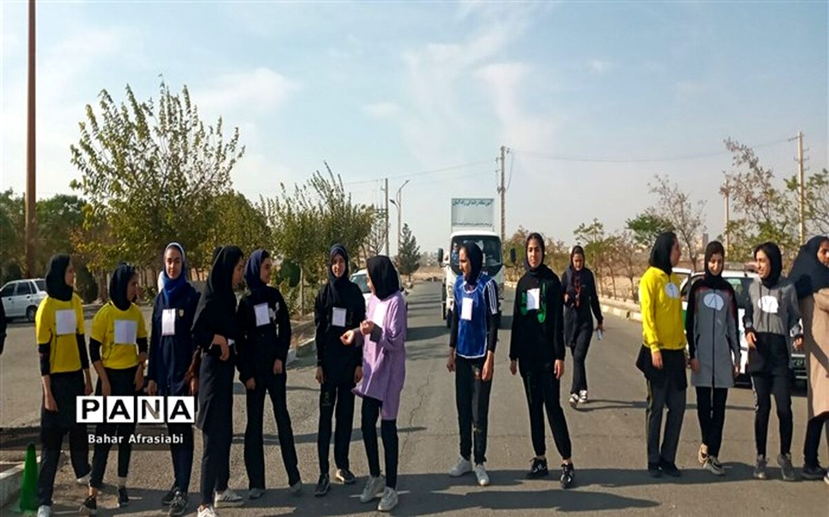 برگزاری مسابقه دو صحرانوردی به مناسبت هفته تربیت‌بدنی در رباط‌کریم