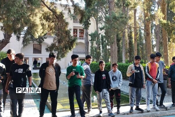 اردوی دانش‌آموزان ناحیه 2 ری در باغ فین کاشان