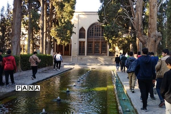 اردوی دانش‌آموزان ناحیه 2 ری در باغ فین کاشان