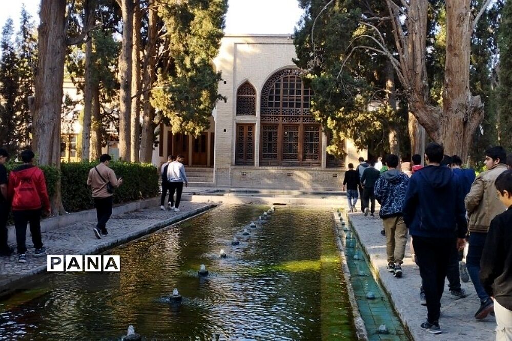 اردوی دانش‌آموزان ناحیه 2 ری در باغ فین کاشان