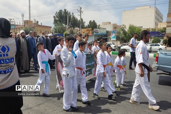 راهپیمایی مردم قرچک به‌مناسبت سالروز قیام خونین ۱۵ خرداد