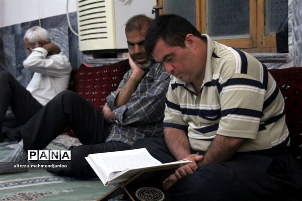 جلسه هفتگی قرآن کریم در گلوگاه