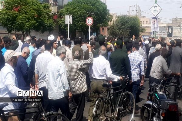 آیین گلباران قتلگاه یادمان شهدای ۱۵ خرداد در شهرستان‌ قرچک
