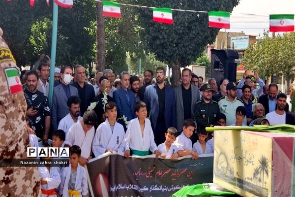 آیین گلباران قتلگاه یادمان شهدای ۱۵ خرداد در شهرستان‌ قرچک