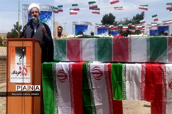 آیین گلباران قتلگاه یادمان شهدای ۱۵ خرداد در شهرستان‌ قرچک