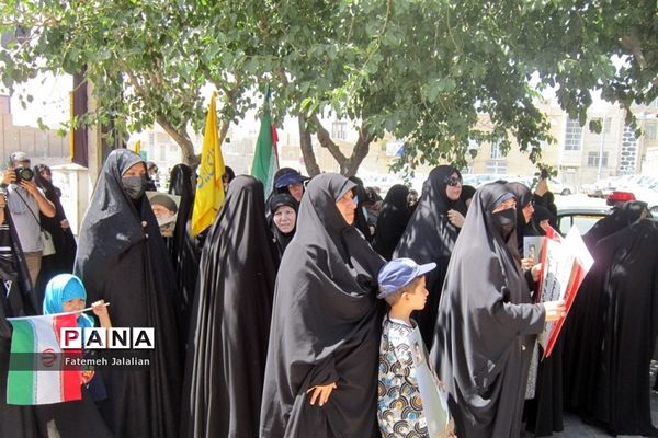 جلوه‌هایی از حضور مردم قم در راهپیمایی 15 خرداد