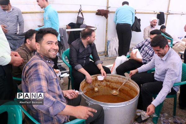 عرض ارادت مردم به امام خمینی(ره) در سی و چهارمین سالگرد ارتحال