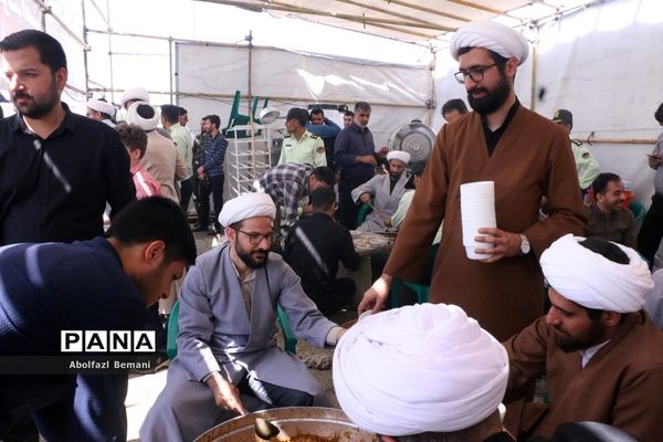 عرض ارادت مردم به امام خمینی(ره) در سی و چهارمین سالگرد ارتحال