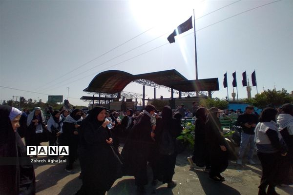 عرض ارادت مردم به امام خمینی(ره) در سی و چهارمین سالگرد ارتحال