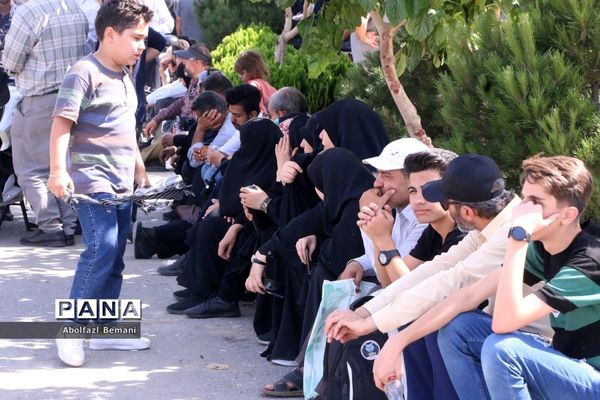 عرض ارادت مردم به امام خمینی(ره) در سی و چهارمین سالگرد ارتحال