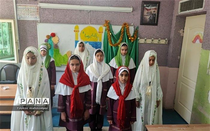 جشن میلاد امام رضا(ع) در میان دانش‌آموزان پایه ششم دبستان حضرت زهرا(س) یک رودهن برگزار شد/فیلم