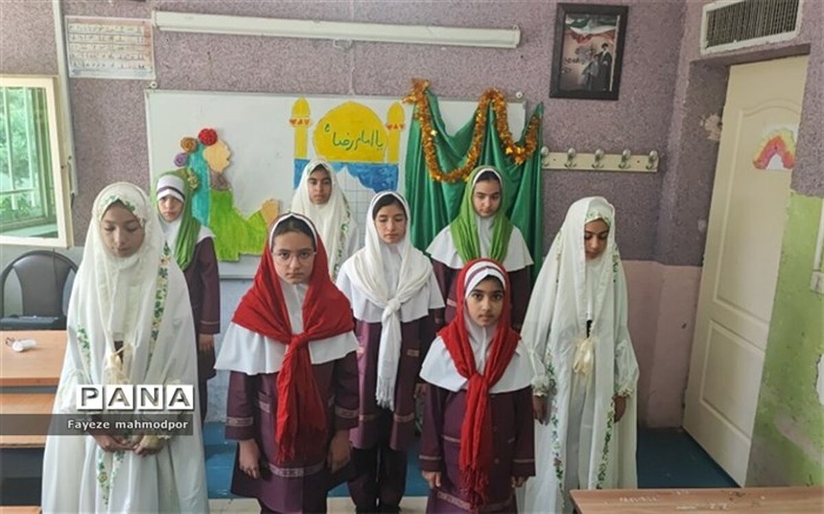 جشن میلاد امام رضا(ع) در میان دانش‌آموزان پایه ششم دبستان حضرت زهرا(س) یک رودهن برگزار شد/فیلم