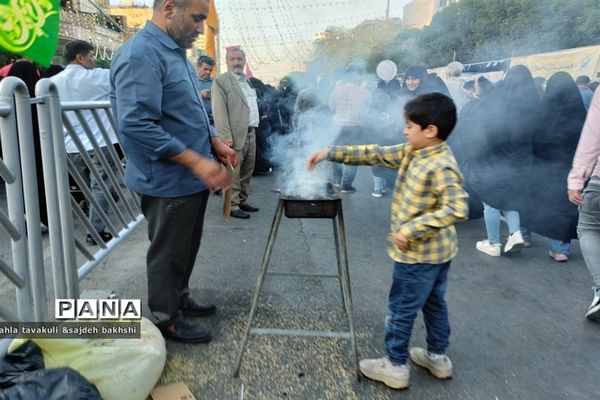 جشن باشکوه خانوادگی در جوار آقا علی ‌بن موسی الرضا (ع) با حضور پرشور مردم در مشهد مقدس