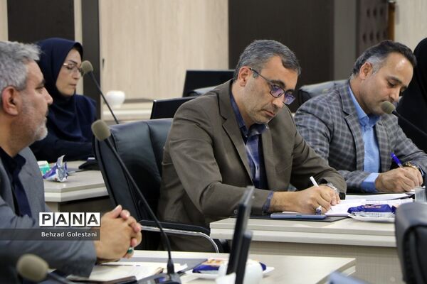 جلسه قرارگاه جهادی عدالت تربیتی و نصیب برابر آموزشی ‌در آذربایجان غربی