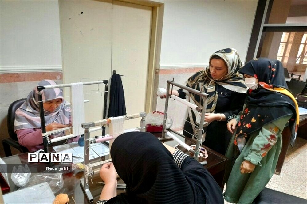 برگزاری کلاس های قالیبافی در کانون ملائک شهرستان قرچک  لید