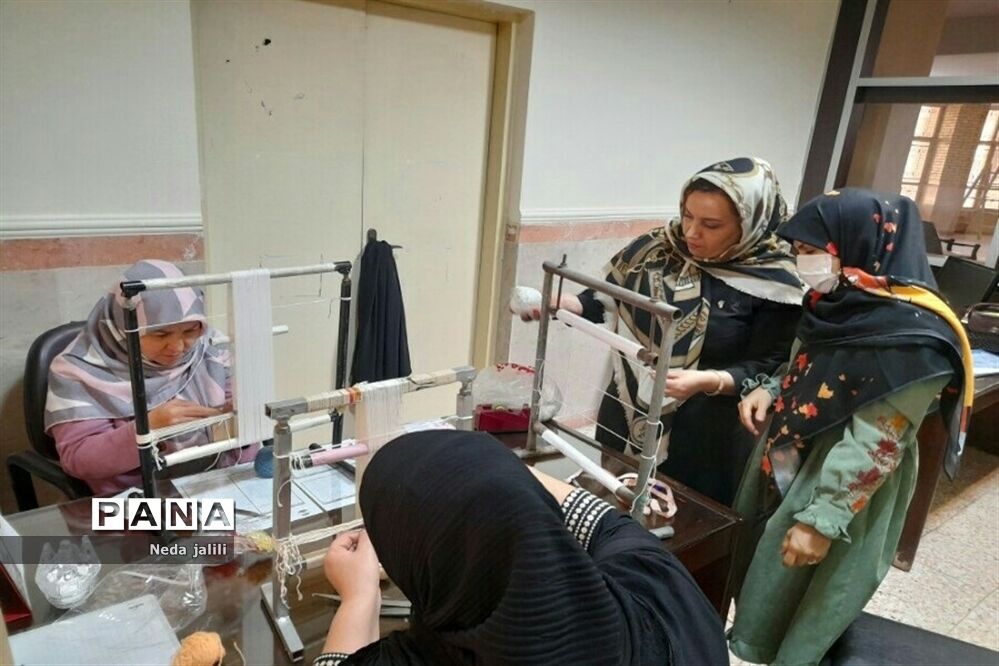 برگزاری کلاس های قالیبافی در کانون ملائک شهرستان قرچک  لید
