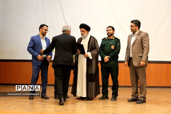 تجلیل از ایثارگران و نخبگان علمی شاهد در گلوگاه