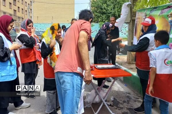 غرفه جمعیت هلال احمر قرچک در سالروز ولادت ثامن الحجج علیه السلام