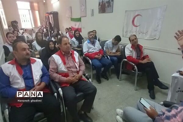 غرفه جمعیت هلال احمر قرچک در سالروز ولادت ثامن الحجج علیه السلام