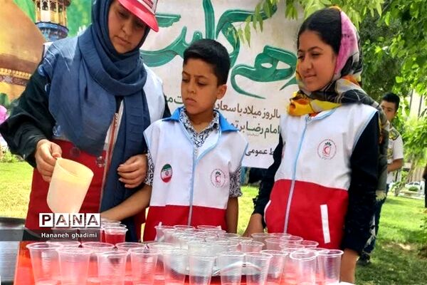 غرفه جمعیت هلال احمر قرچک در سالروز ولادت ثامن الحجج علیه السلام