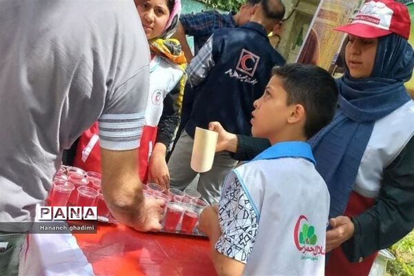 غرفه جمعیت هلال احمر قرچک در سالروز ولادت ثامن الحجج علیه السلام