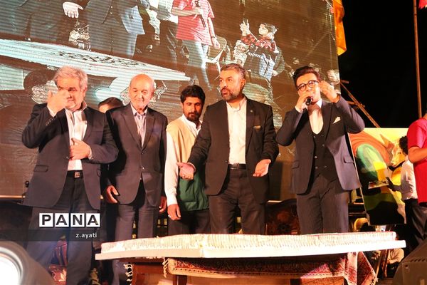 جشن بزرگ میلاد امام رضا(ع) با حضور خادمان حرم در میدان امام اصفهان