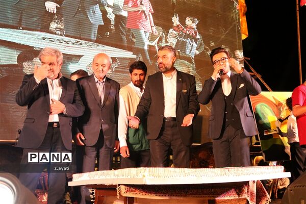 جشن بزرگ میلاد امام رضا(ع) با حضور خادمان حرم در میدان امام اصفهان