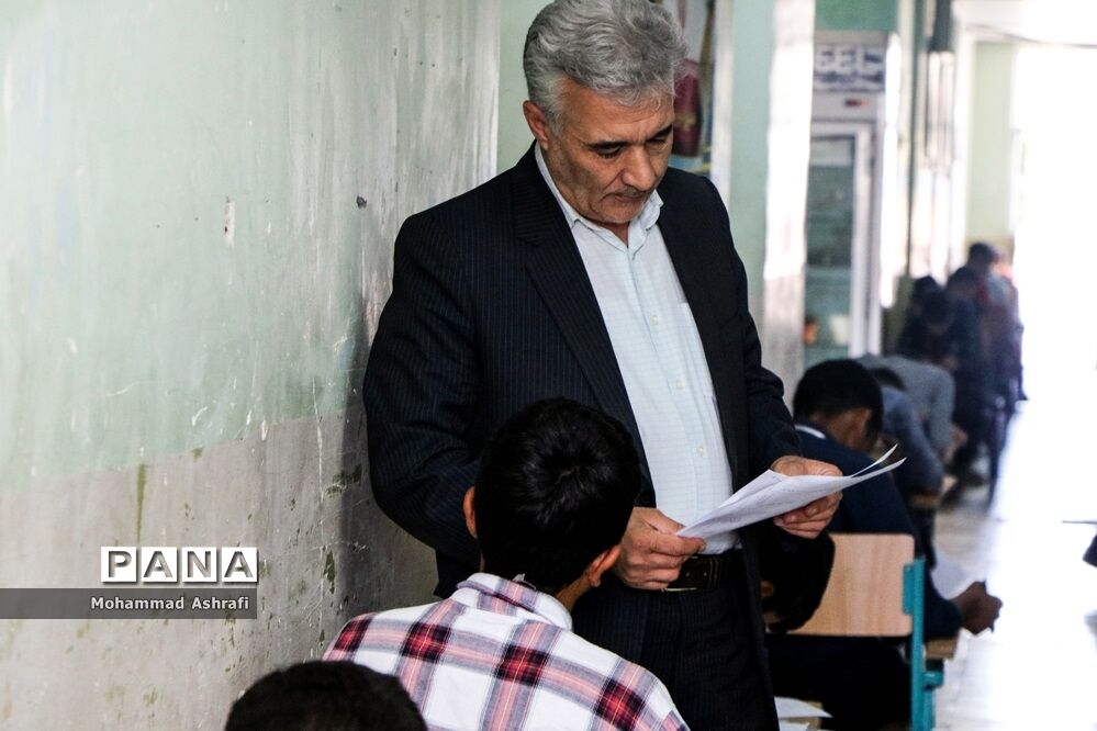 بازدید مدیرکل آموزش و پرورش آذربایجان غربی از حوزه‌های امتحانی