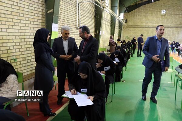بازدید مدیرکل آموزش و پرورش آذربایجان غربی از حوزه‌های امتحانی