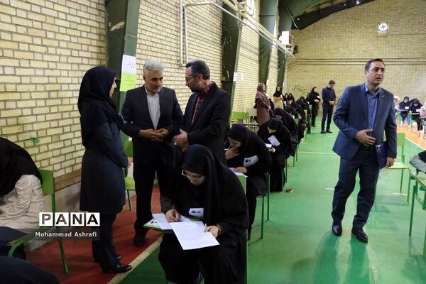 بازدید مدیرکل آموزش و پرورش آذربایجان غربی از حوزه‌های امتحانی
