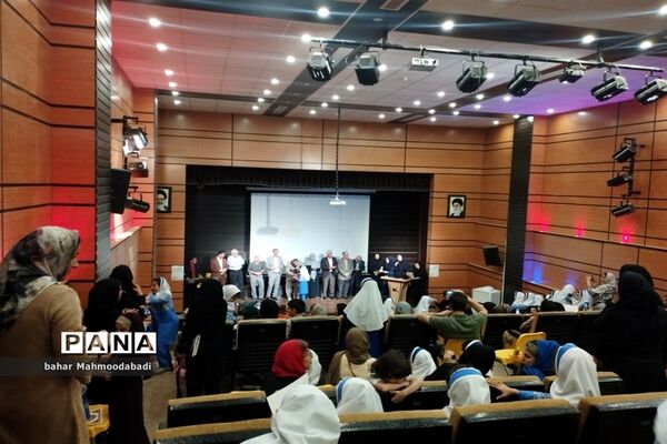 همایش شاهنامه خوانی کودکان و نوجوانان کرمانشاهی