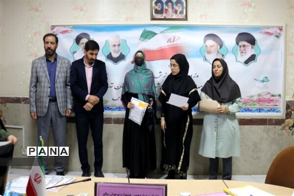 تجلیل از دانش‌آموزان و اولیای برتر شرکت کننده در  جشنواره نوجوان سالم  شهرستان قدس