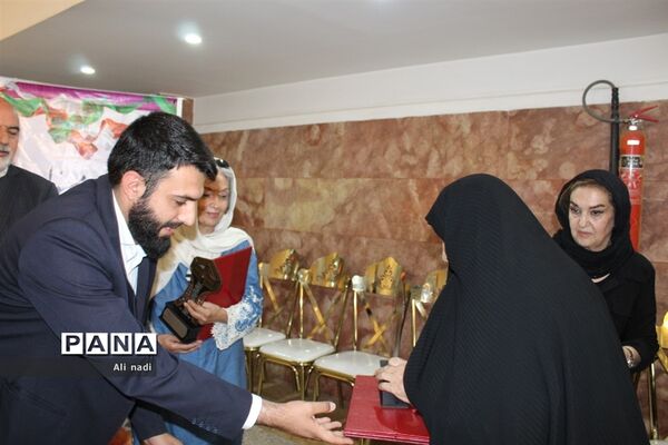 تجلیل از خیرین نیک‌اندیش منطقه جوادآباد