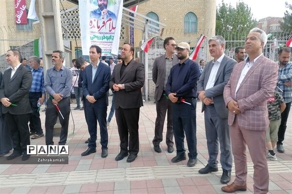 اجرای سرود سلام فرمانده در اندیشه