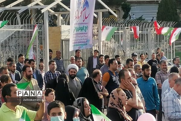 اجرای سرود سلام فرمانده در اندیشه