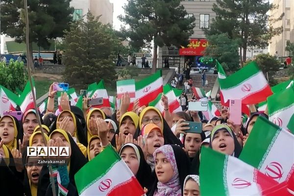 اجرای سرود سلام فرمانده در اندیشه