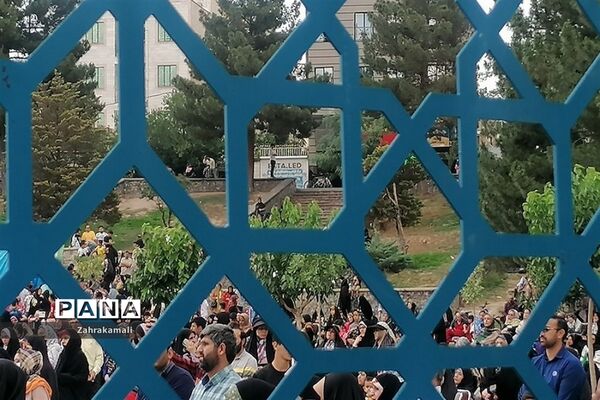 اجرای سرود سلام فرمانده در اندیشه