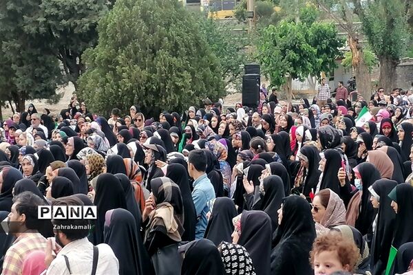 اجرای سرود سلام فرمانده در اندیشه