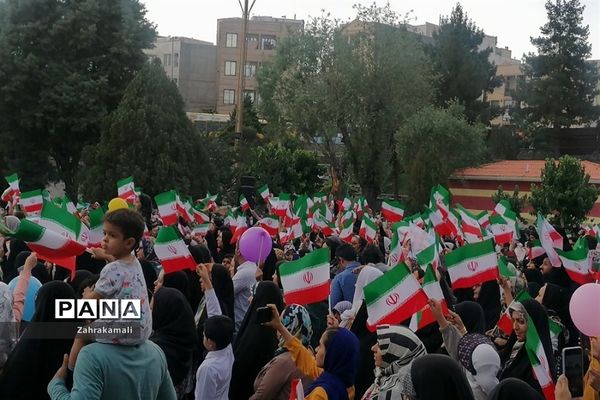 اجرای سرود سلام فرمانده در اندیشه