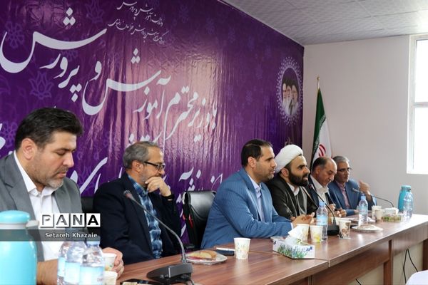 نشست تشکل‌های دانش‌آموزی خراسان رضوی با وزیر آموزش و پرورش