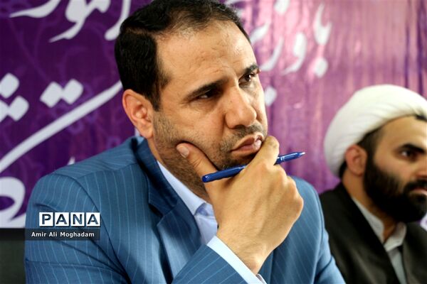 هم اندیشی وزیر آموزش و پرورش با دانش‌آموزان