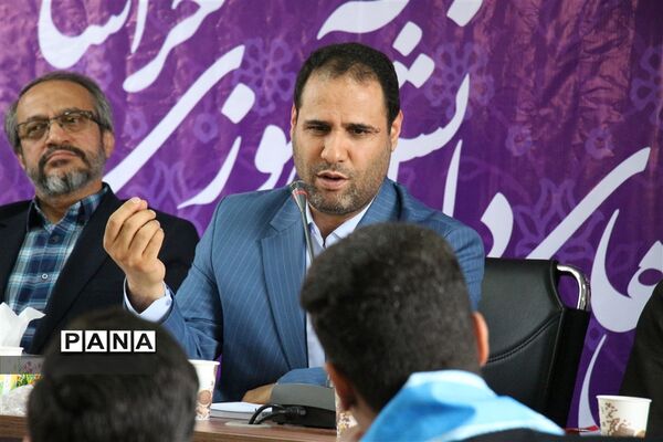 هم اندیشی وزیر آموزش و پرورش با دانش‌آموزان